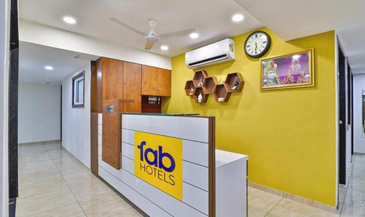 Leo Hotel Ахмедабад Екстер'єр фото