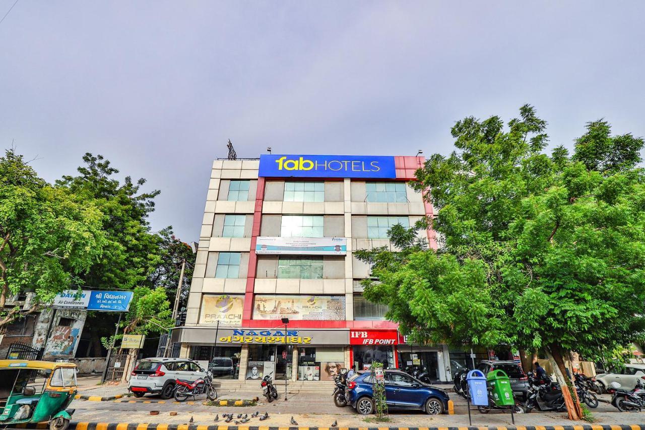 Leo Hotel Ахмедабад Екстер'єр фото